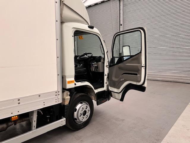 Mitsubishi Fuso Canter 7C18 Day Cab Box Van 