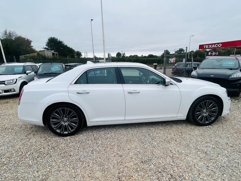2012 Chrysler 300C 3.0 CRD V6 Executive Saloon 4dr Diesel Auto Euro 5 (236 bhp)