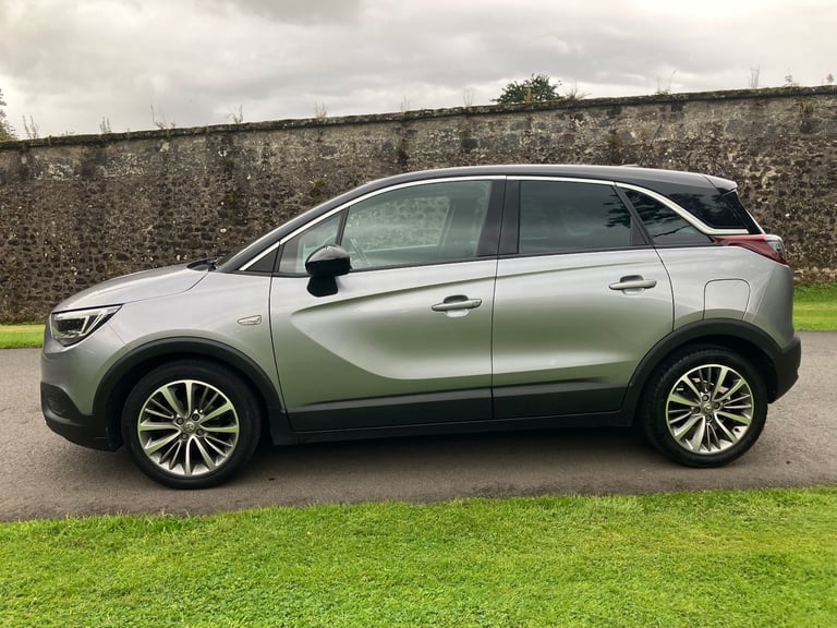 EXCEPTIONAL CONDITION 2019 VAUXHALL CROSSLAND X SPORT. MOT APRIL-26. FSH (6 Service Stamps)