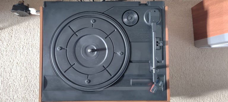 INEXPENSIVE LITTLE MUSIC CENTRE 