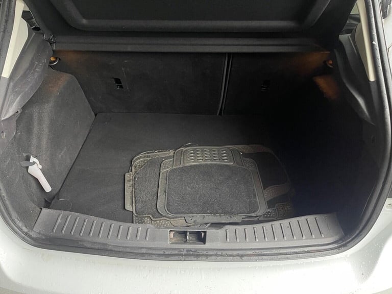 2014 Ford Focus 1.0 EcoBoost Zetec Navigator 5dr HATCHBACK PETROL Manual