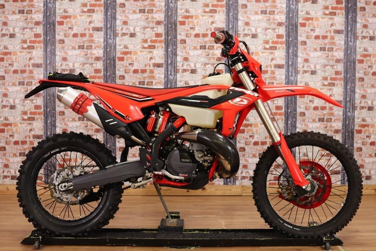 2022 MODEL BETA RR 2T 300 (21 PLATE) - ONLY 3,835 MILES (78 HOURS) - 1 OWNER