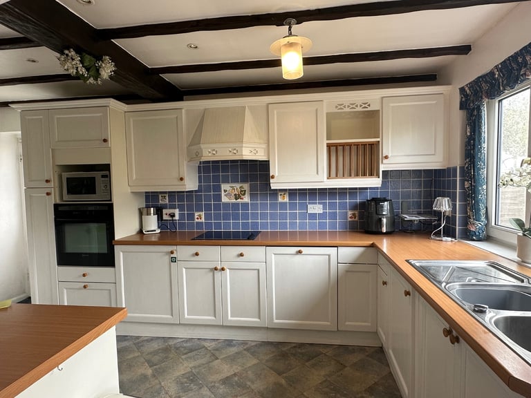 Kitchen units + dresser, sink, Neff oven/grill, Neff hob, Neff extractor and Neff freezer