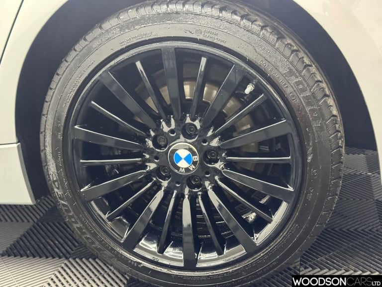 2016 BMW 3 Series 2.0 320i Luxury Saloon 4dr Petrol Auto xDrive Euro 6 (s/s) (184 ps) Saloon Petr...