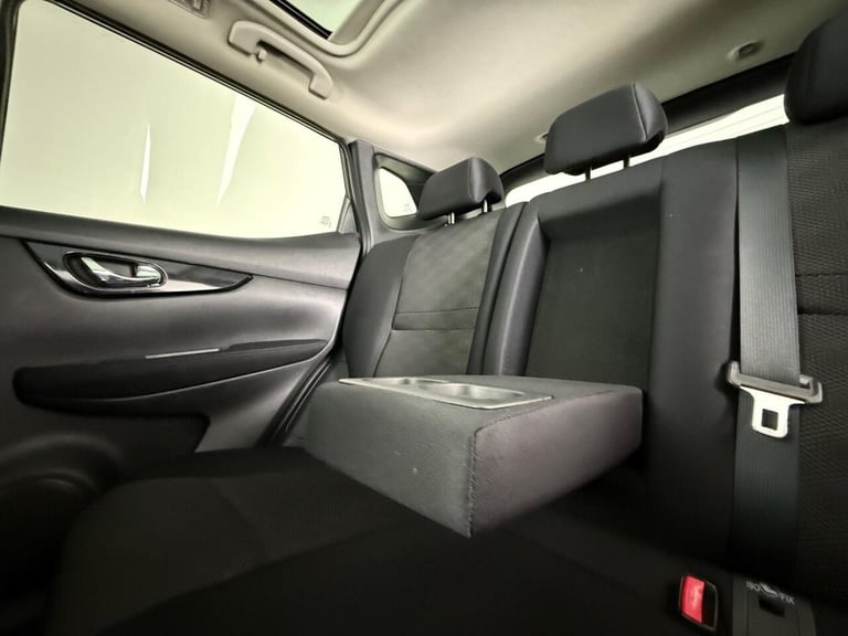 2016 Nissan Qashqai 1.2 DiG-T N-Connecta 5dr HATCHBACK PETROL Manual