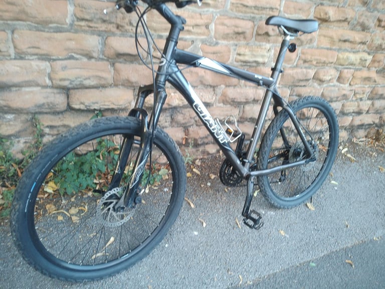 Giant Terrago Large Adults Mountain Bike, Hydraulic Brakes