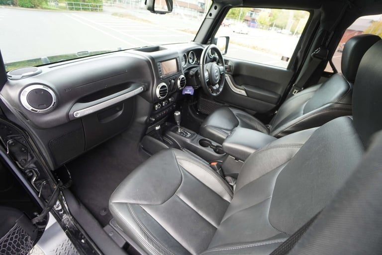 2015 Jeep Wrangler 2.8 CRD Overland 2dr Auto CONVERTIBLE DIESEL Automatic