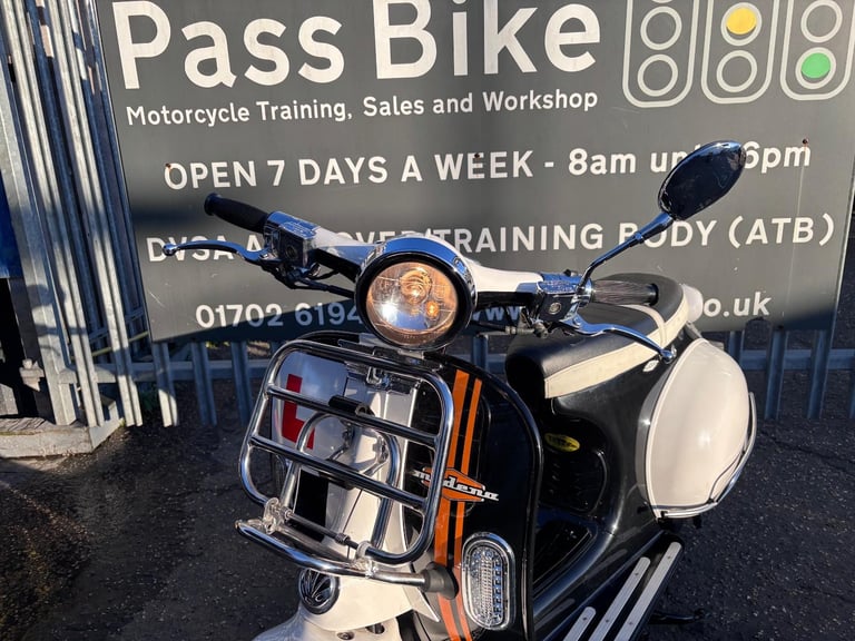AJS Modena Retro Classic Style 125cc Scooter 2017 795 Miles
