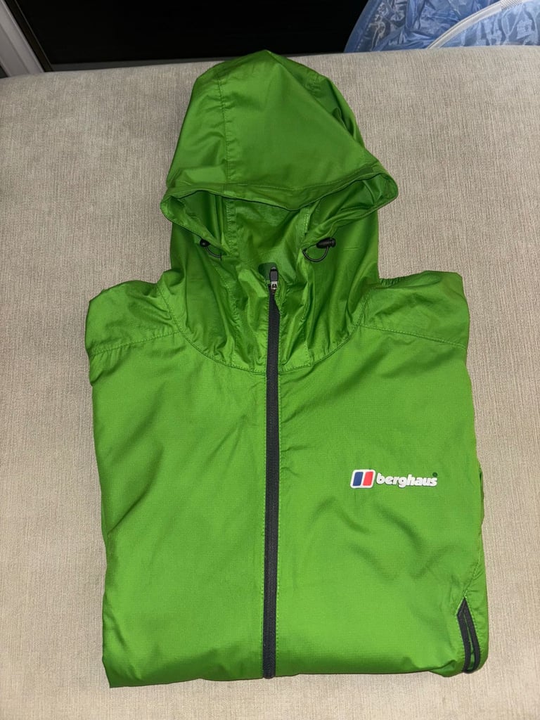 Men's Berghaus Hooded Foldaway Jacket/Cagoule. Small. Cost £95, accept £23 ono