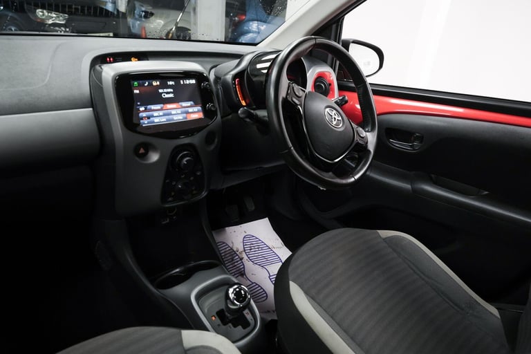  Toyota AYGO 1.0 VVT-i x-play x-shift Euro 6 5dr Petrol Automatic