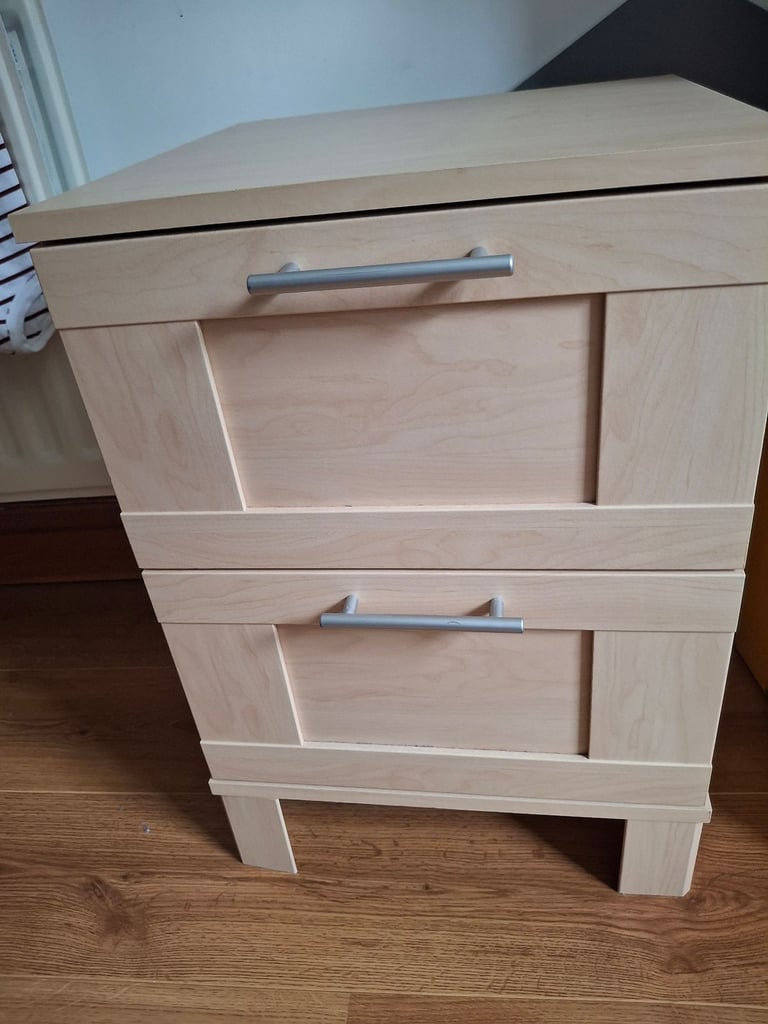 2 x 2 Bedside Chest of Drawers/Tables in new,immaculate condition.Not being used.£30 the pair