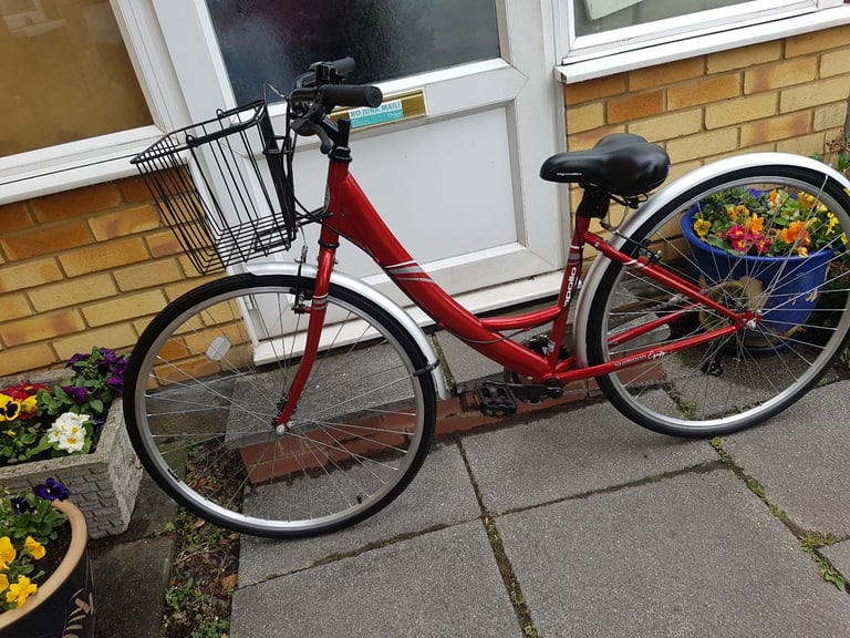 LADIES HYBRID 700c WHEEL WITH BASKET 16" FRAME GREAT CONDITION