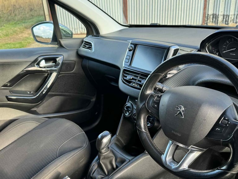 2018 Peugeot 208 1.2 PureTech Allure Premium 5dr HATCHBACK Petrol Manual