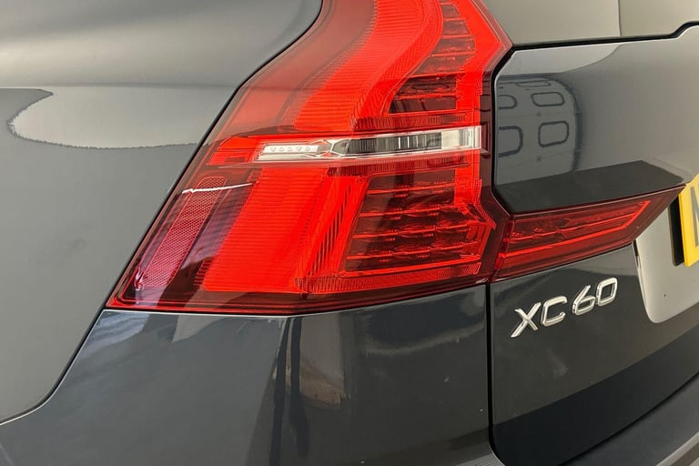 2022 Volvo XC60 Momentum, B5 AWD mild hybrid ESTATE Petrol/Electric Hybrid Automatic