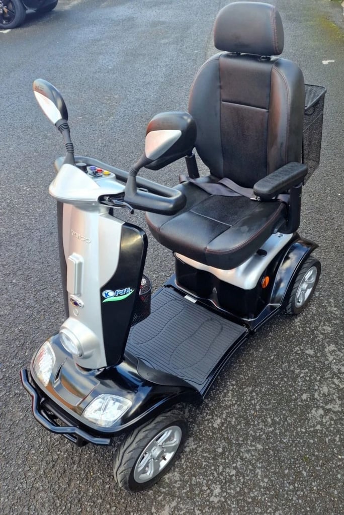 KYMCO MAXI XLS 8MPH Mobility Scooter SERVICED Excellent Condition NEW BATTERIES