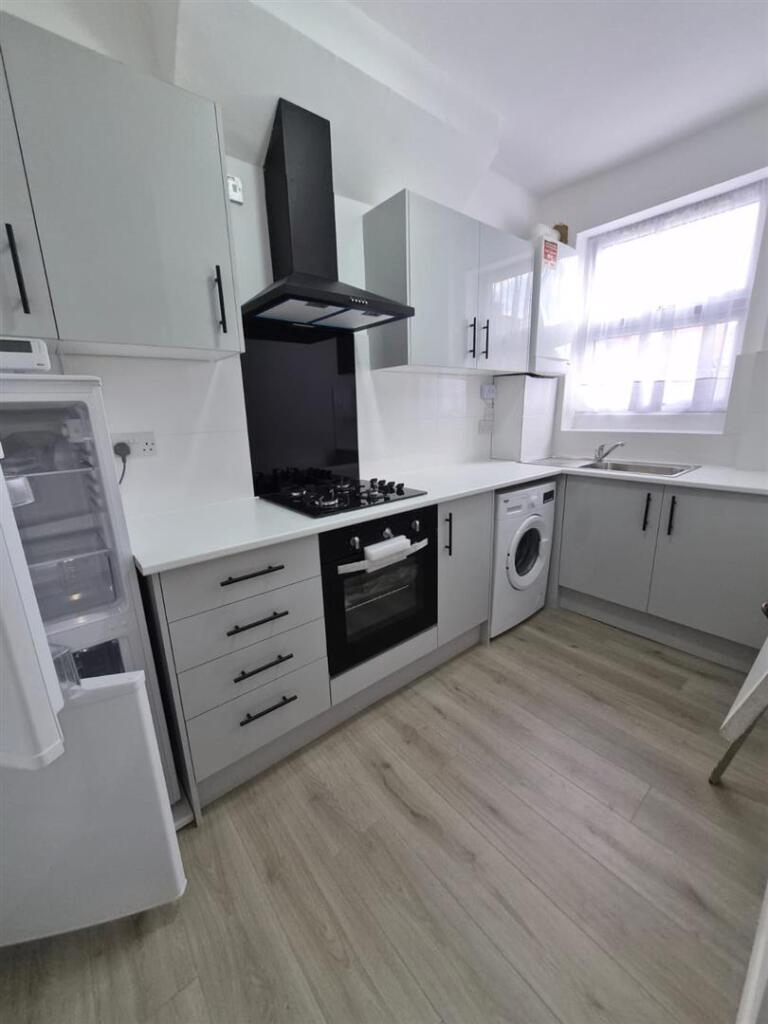 First Floor 1 Bedroom Flat - Lea bridge Road, Leyton E10