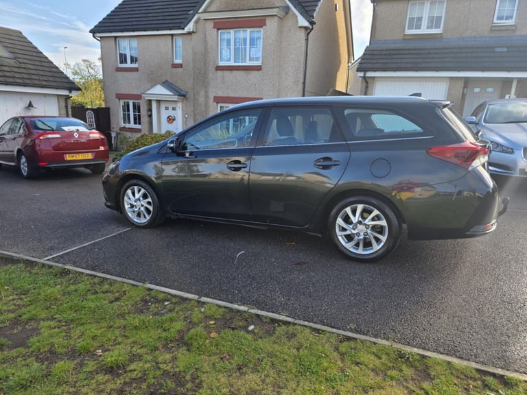 2017 EXCELLENT TOYOTA AURIS DIESEL-LOW DIESEL MILES-ULEZ FREE-FULL SERVICE HISTORY