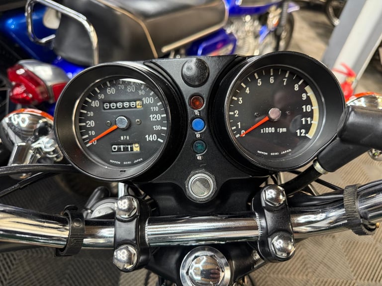 Allen Millyard Build – 1977 KAWASAKI KH550 four, classic two stoke, outstanding