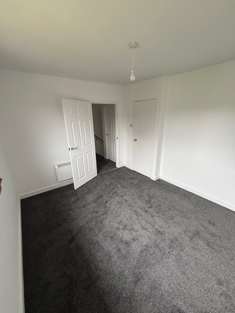 🌟 Newly Refurbished 2-Bed End-Terrace  – Available Now 🌟