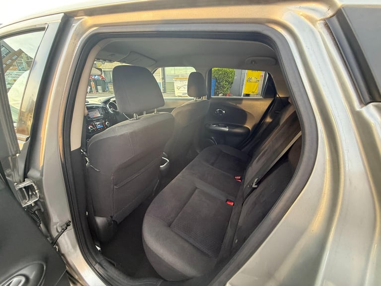 2012 Nissan Juke 1.6 Acenta 5dr [Premium Pack] HATCHBACK PETROL Manual