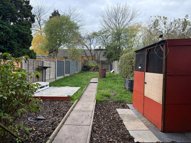 **THREE BEDROOM TERRACED HOUSE TO LET**IDEAL FAMILY HOME**DRIVEWAY**