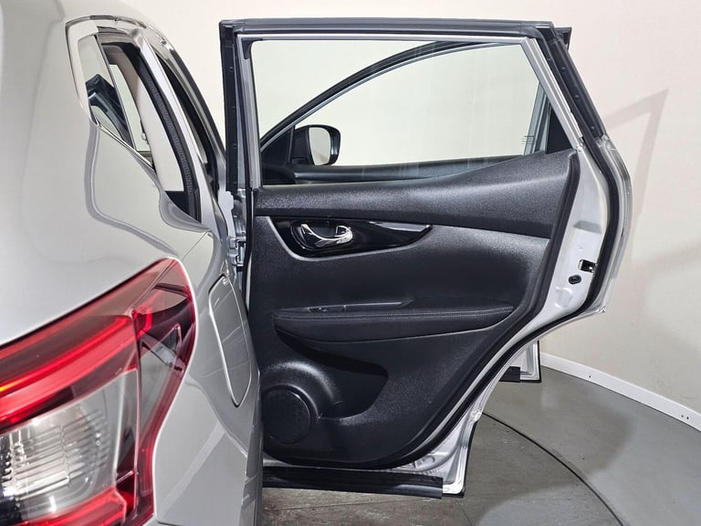 2018 Nissan Qashqai 1.2 DIG-T Acenta XTRON Euro 6 (s/s) 5dr HATCHBACK Petrol Automatic