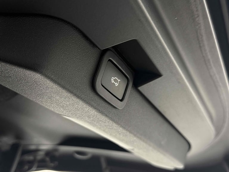 2018 Land Rover Discovery SD V6 HSE Luxury SUV Diesel Automatic