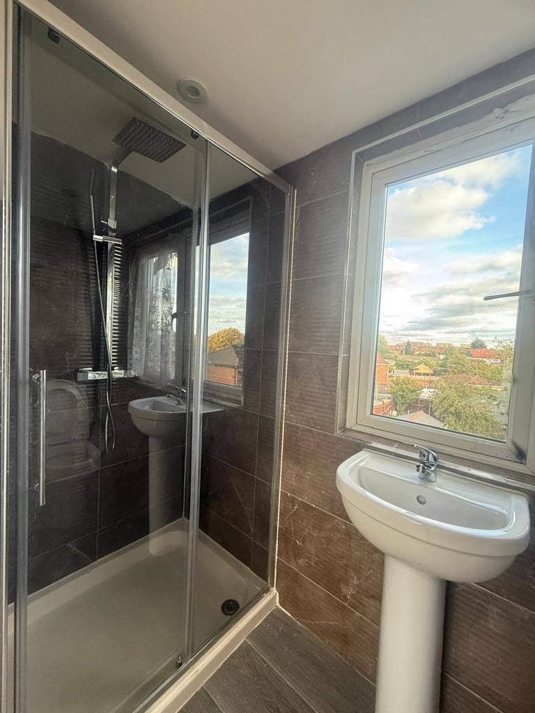 HMO licensed property for 5 under the borough of Hounslow 
