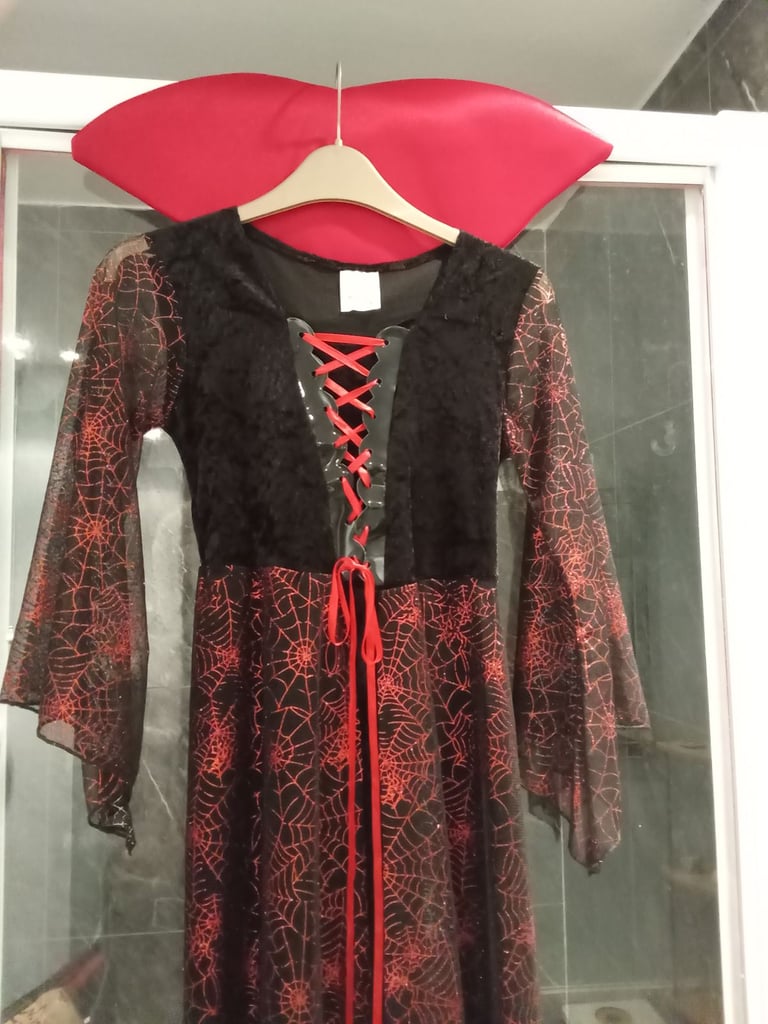 Halloween vampiress costume for child