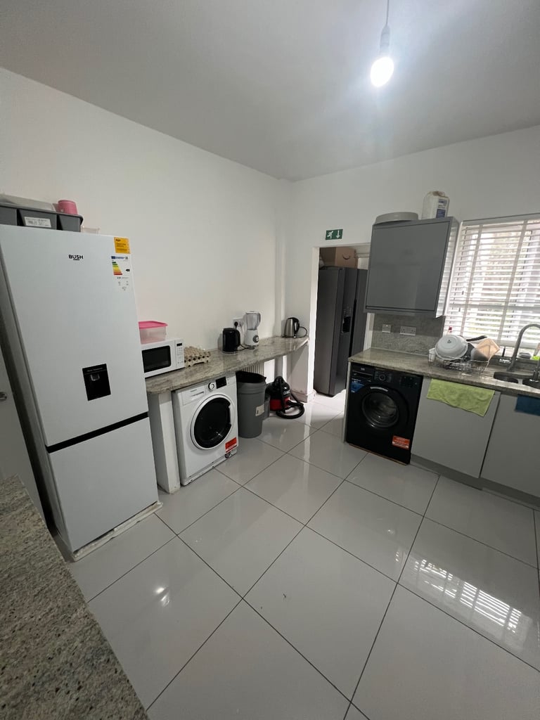 Double ensuite room available all bills including 