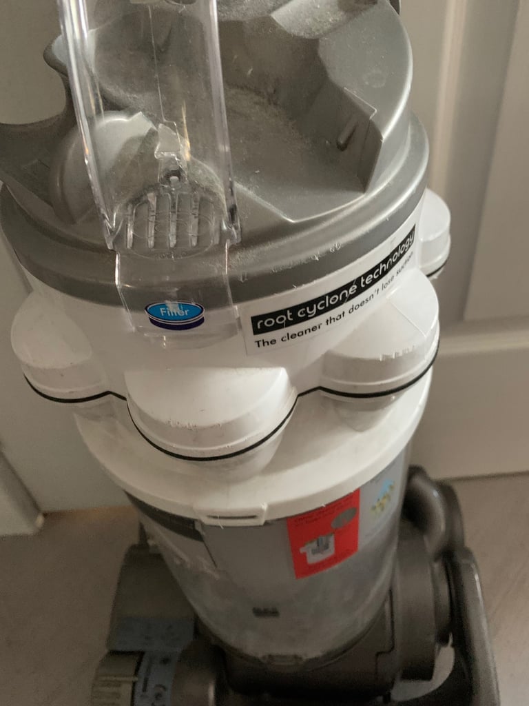 Dyson Vacuum- FOR PARTS