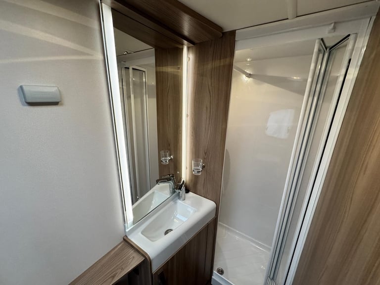 SWIFT CHALLENGER EVOLUTION 580 2016 MODEL 4 BERTH ISLAND BED TOURING CARAVAN