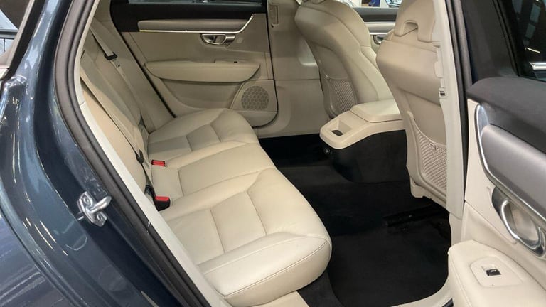 2018 Volvo V90 2.0 D4 Momentum Estate 5dr Diesel Auto Euro 6 (s/s) (190 ps) ESTATE Diesel Automatic