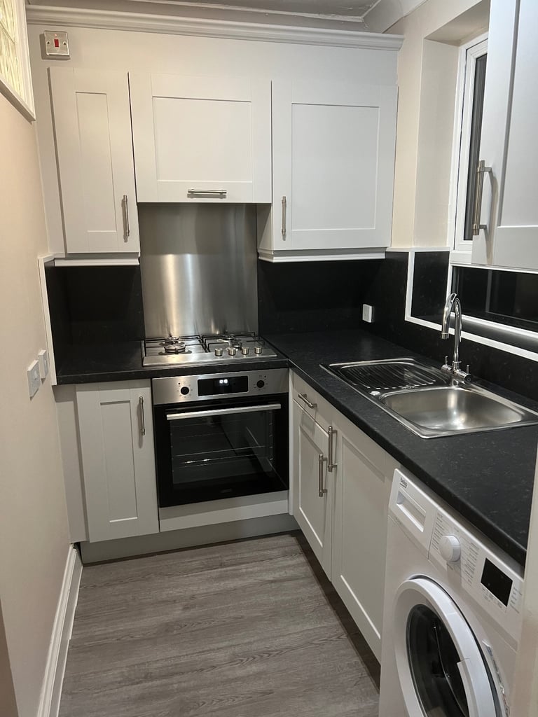 Refurbished 2 bedroom flat on 1st Floor 