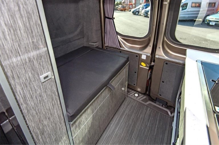 Wellhouse Ford Custom LUX XL 2