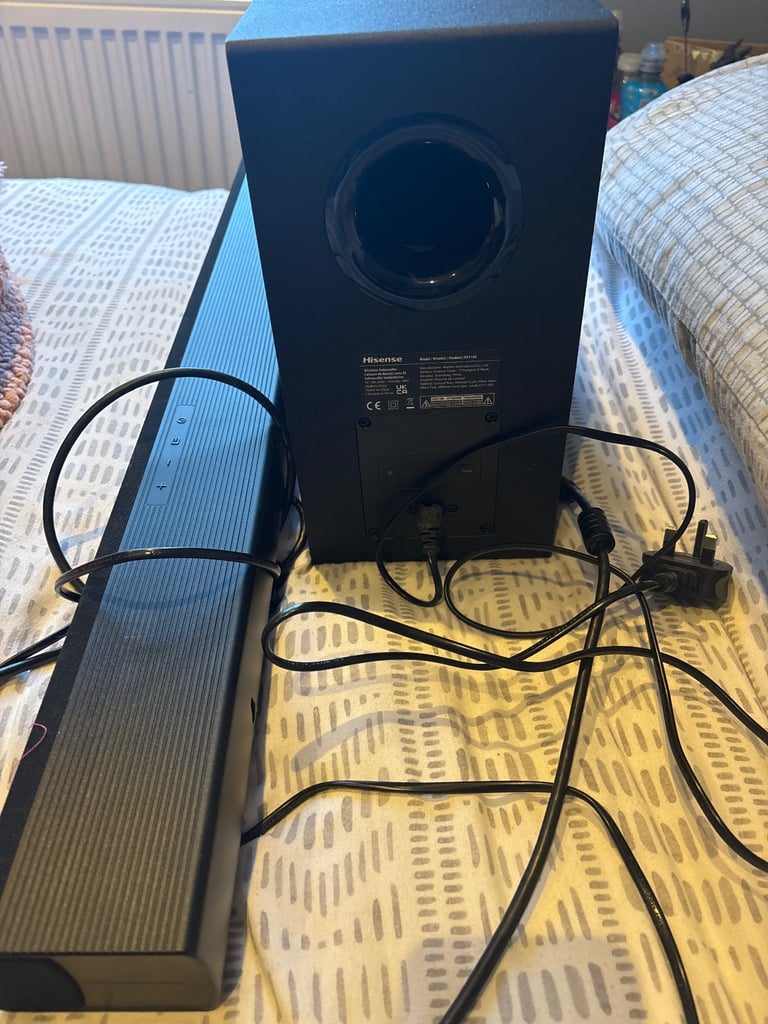 WIRELESS SUBWOOFER AND SOUNDBAR 
