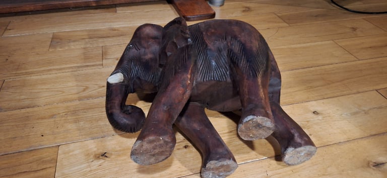 Wooden carved elephant 35cm × 35cm × 18cm