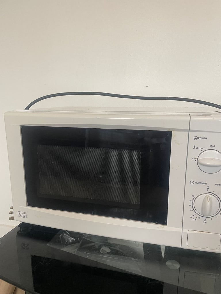 MICROWAVE WHITE ,FULLY WORKING ,EXCELLENT CONDION
