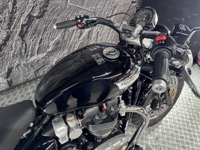 TRIUMPH SPEEDMASTER 1200 2025