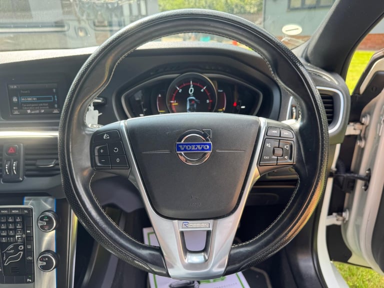 VOLVO V40 2.0 R-Design D4 2015