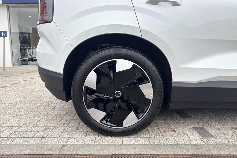 2025 Volvo EX30 Single Motor Extended Range 69kWh Plus SUV 5dr Electric Auto (272 ps) ESTATE Elec...