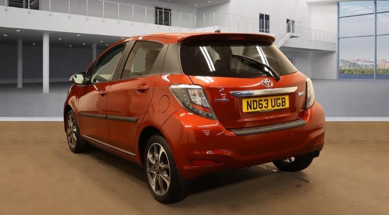 Toyota yaris 1.3 VVT-I Trend petrol late 2013 ulez compliant 