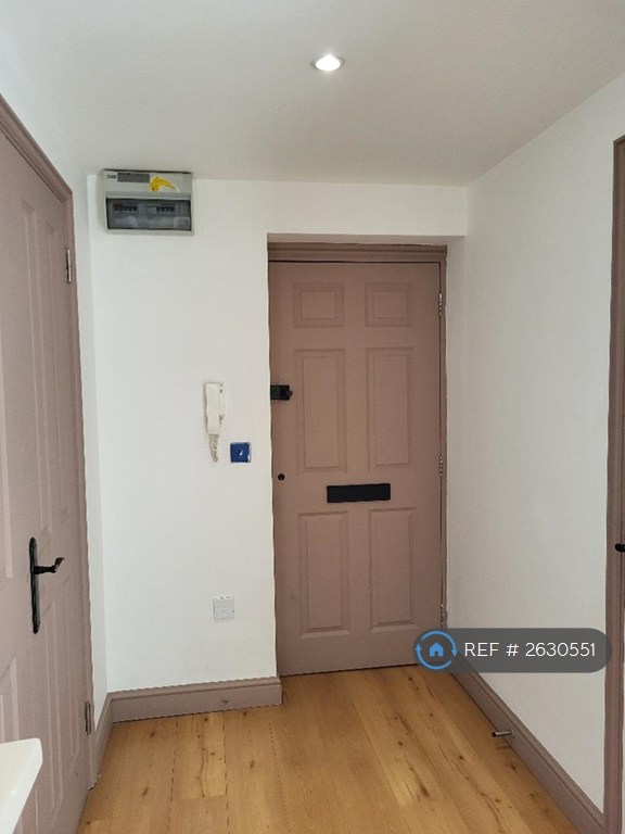 2 bedroom flat in Gainsborough Court, Sudbury, CO10 (2 bed) (#2630551)