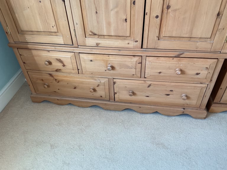 Solid Pine Wooden Bespoke 3-Door Triple Wardrobe With 5 lower drawers dove tail