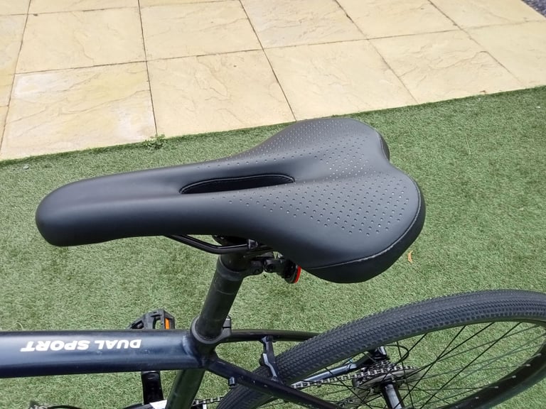 Trek Dual Sport Hybrid Mountain Bike.