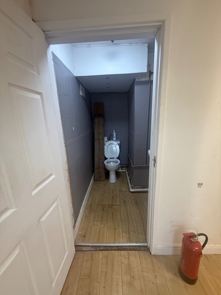 * Shop To Let in Shirley £750.00 PCM*