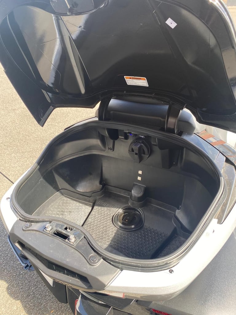 Can-Am Spyder RT Limited — Hyper Silver 2023 reg