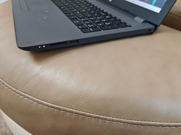 HP 255 G6 Notebook AMD A9-9425 Radeon R5 Graphics 8GB RAM 500GB Windows 10