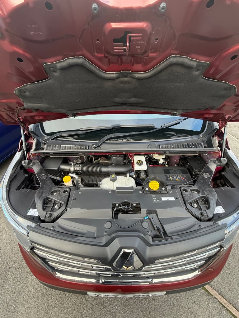 Renault Trucks Trafic , Exclusive Red edition Model 150 psi Automatic 