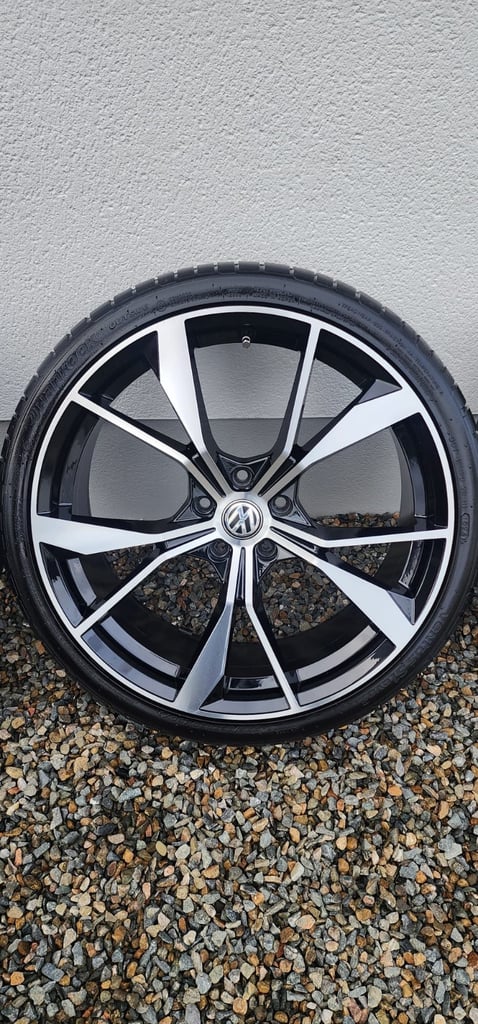 20 INCH ALLOY WHEELS WITH HANKOOK TYRES FOR VW / AUDI CAR.
